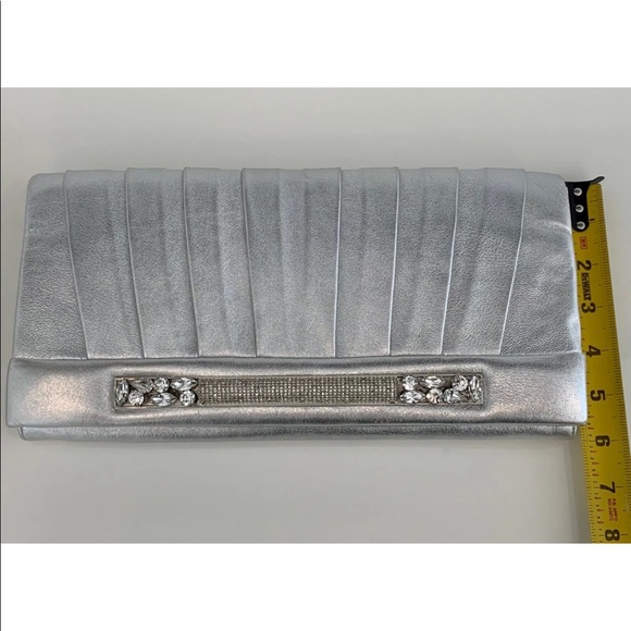 RENE CAOVILLA METALLIC SILVER LEATHER EMBELLISHED CLUTCH - Picture 11 of 13
